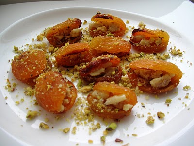 Абрикосовый десерт с орехами
